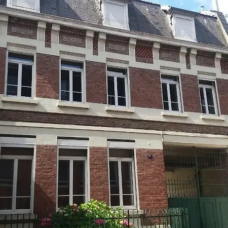 Apt 8 Du Temple Hypercentre & Parking Apartman *